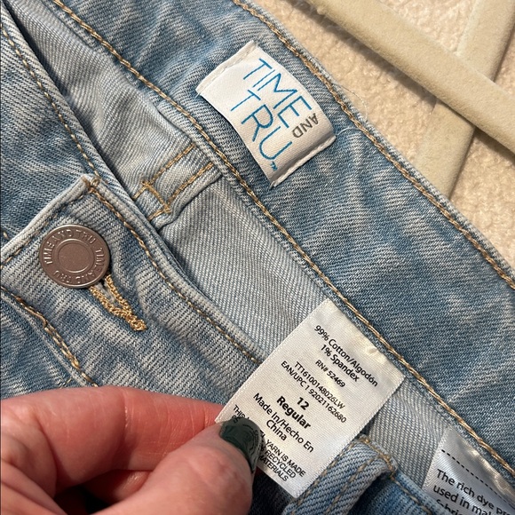 Time and Tru Mid-Rise Boyfriend Jeans Women's Size 12 - Picture 9 of 9